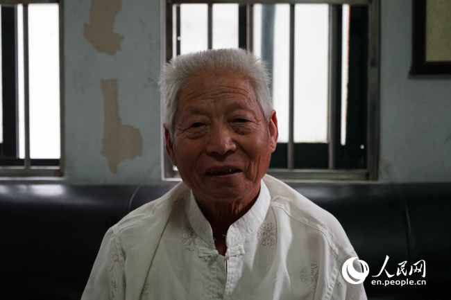 Ο Λι Τσουανσουέ και η σύζυγός του ζουν σε ένα κέντρο ηλικιωμένων που δημιουργήθηκε ειδικά για φτωχούς ηλικιωμένους. (Daily Daily Online / Li Qiaochu)