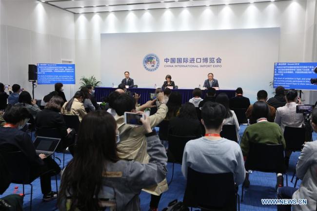 Η φωτογραφία που ελήφθη στις 10 Νοεμβρίου 2020 δείχνει μια συνέντευξη τύπου στο τέλος της 3ης Διεθνούς Έκθεσης Εισαγωγών της Κίνας (CIIE) στη Σαγκάη, στην ανατολική Κίνα. (φωτογραφία/Xinhua)