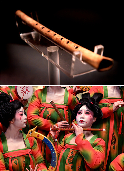 (Πάνω) Το Φλάουτο Τζιαχού από Οστό στο Μουσείο Χενάν, 18 Νοεμβρίου 2019. Ηθοποιοί από τον Θίασο Τραγουδιών και Χορού Τζενγκτζόου μαγνητοσκοπούν μια παράσταση για το Φεστιβάλ των Φαναριών στο Μουσείο Χενάν στο Τζενγκτζόου, την πρωτεύουσα της επαρχίας Χενάν στην Κεντρική Κίνα, στις 20 Φεβρουαρίου 2021. [Φωτογραφία / Xinhua]