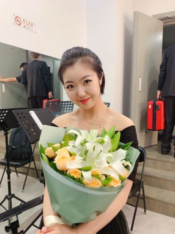 Zhao Junmeng a színfalak mögött egy koncert után