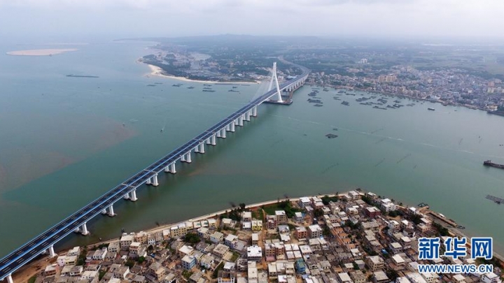 Ponte Haiwen de travessia marítima inicia operação em Hainan