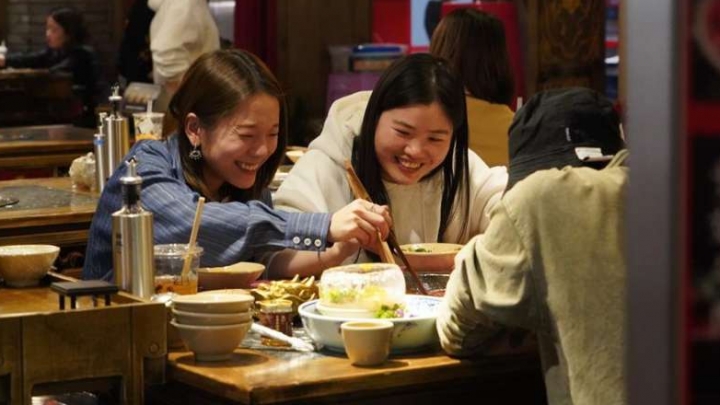 Os restaurantes de hotpot em Chengdu retomam os negócios com medidas de prevenção