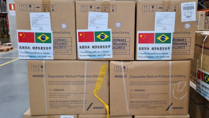 China doou mais de duas toneladas de materiais médicos para o Brasil