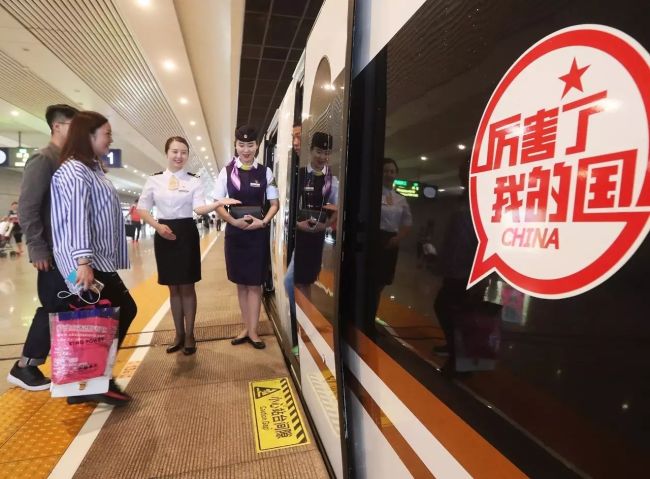 Высокоскоростной поезд «Фусин» демонстрирует миру мощь Китая