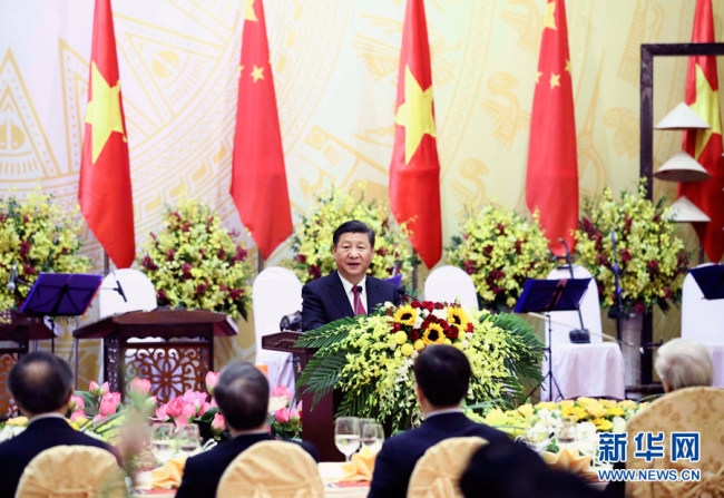 Си Цзиньпин принял участие в торжественном приветственном банкете, данном от имени генерального секретаря ЦК КПВ Нгуен Фу Чонга и президента Вьетнама Чан Дай Куанга