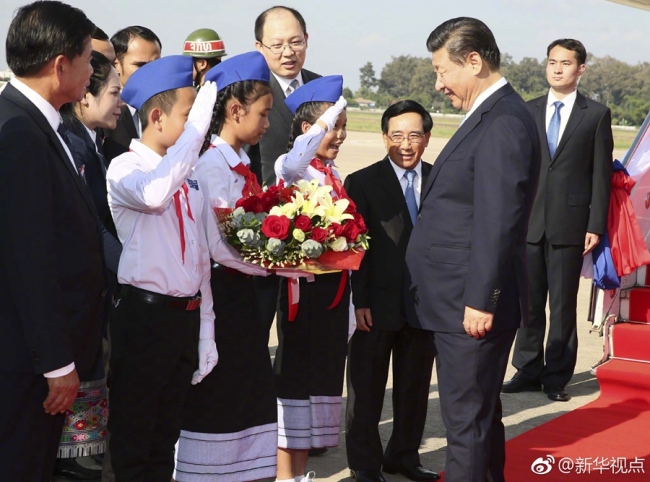 Си Цзиньпин прибыл во Вьентьян с государственным визитом в Лаос