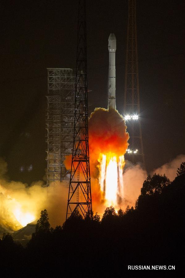 В Китае успешно запущен спутник связи "Алжир-1"