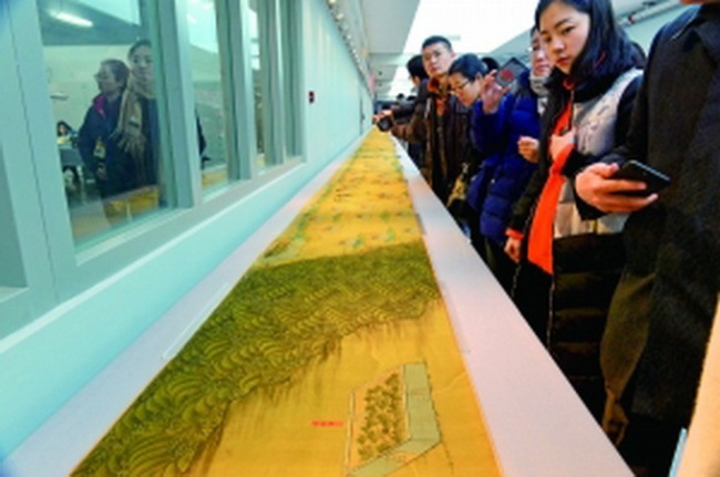 Длинный свиток, на котором изображена карта Великого шелкового пути, поступил в коллекцию музея Гугун 
