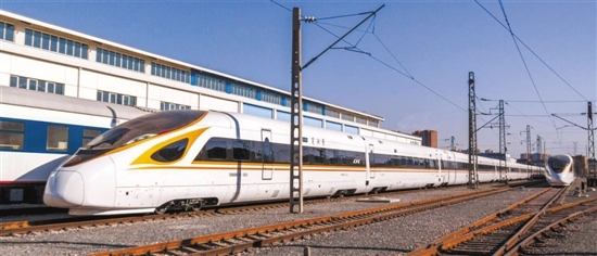 Новый скоростной поезд "Фусин" проходит испытания в Китае