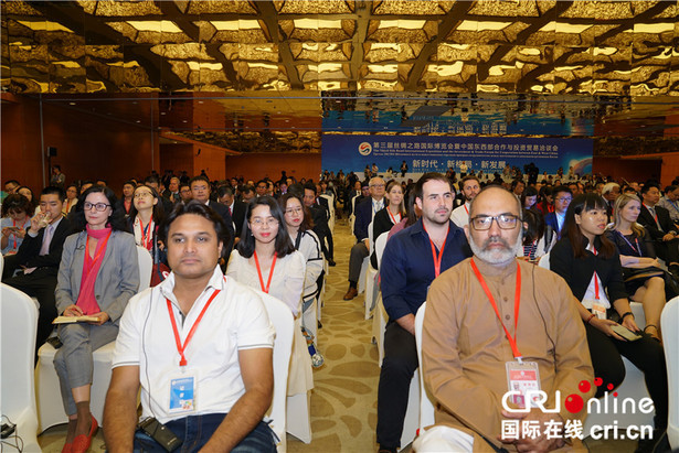 Иностранные эксперты на церемонии открытия 3-й ЭКСПО Шелкового пути <br>( фото: Ху Юйсинь )<br>