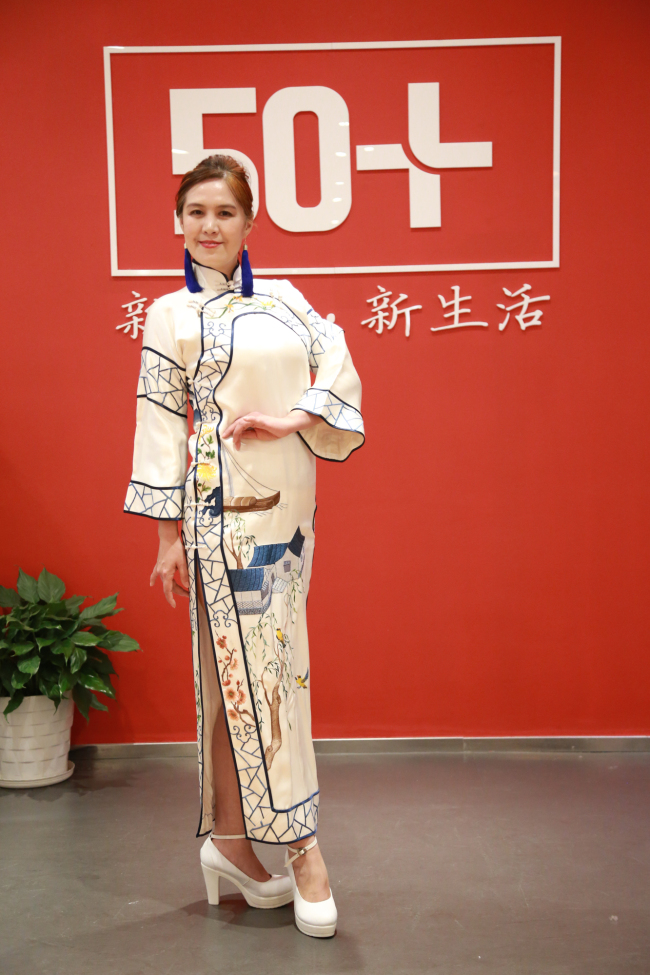 Ключевые элементы традиционной культуры в дизайне ципао – классического китайского женского одеяния.
