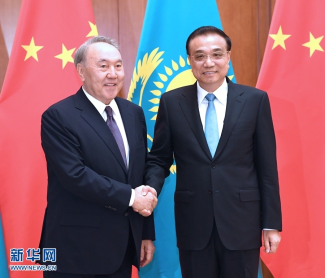 Ли Кэцян встретился с президентом Казахстана Н. Назарбаевым