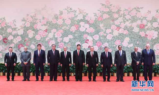Си Цзиньпин поприветствовал зарубежных лидеров - участников заседания Совета глав государств-членов ШОС