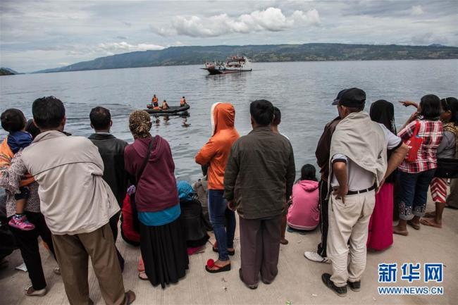 Количество пропавших без вести в результате крушения судна в Индонезии достигло 192 человек