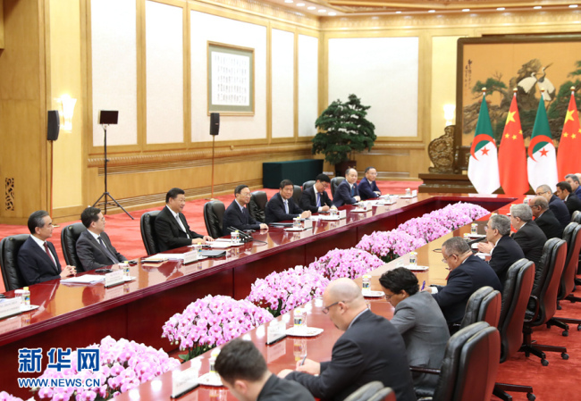 Си Цзиньпин встретился с премьер-министром Алжира