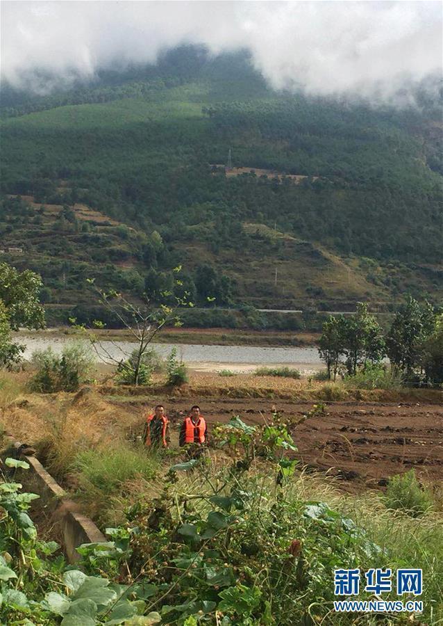 В провинции Юньнань экстренно эвакуируют население из районов паводка, вызванного сбросом воды из завального озера