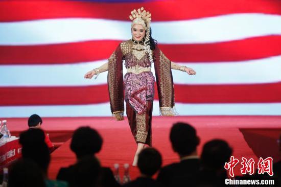 Россия на пьедестале конкурса национальных костюмов в Пекине