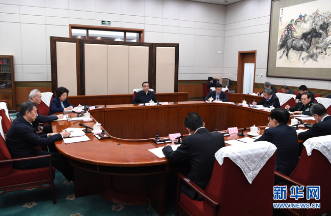 Ли Кэцян призвал к усилиям для поддержания экономического роста в разумных пределах