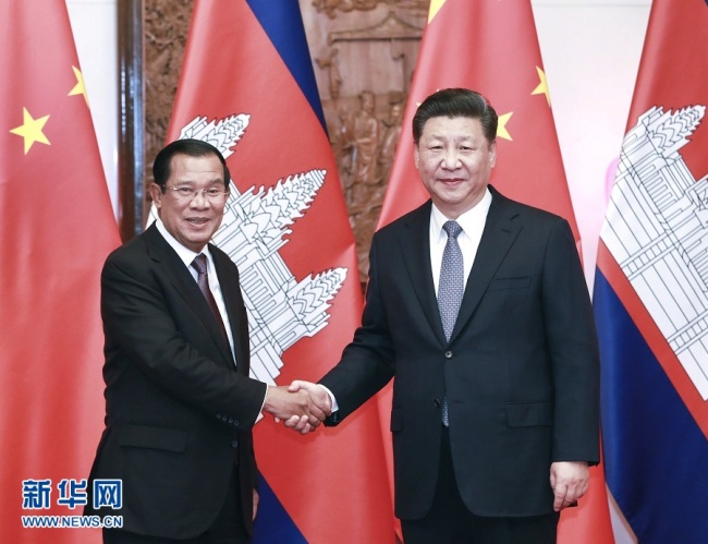 Си Цзиньпин встретился с главой правительства Камбоджи Хун Сеном