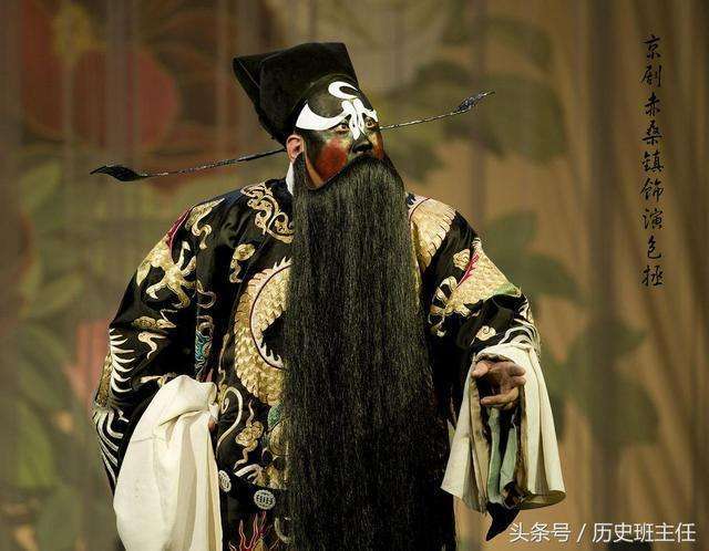 Грим – отдельное искусство в китайской опере