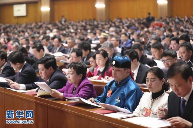 Депутаты слушают доклад о работе правительства