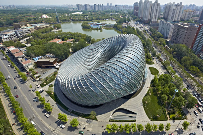 Футуристическая архитектура медиа-центра "Феникс" в Пекине