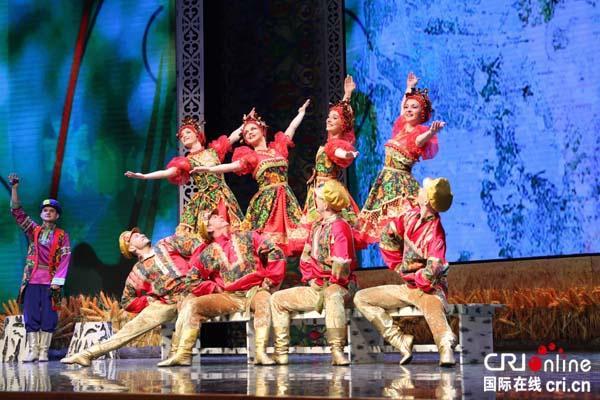 Китайские зрители с нетерпением ждут выступлений третьего сезона Национального театра народной музыки и песни «Золотое кольцо»