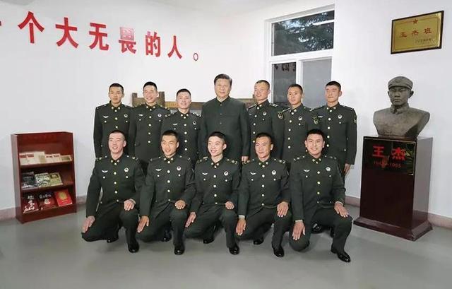 13 декабря 2017 года генеральный секретарь ЦК КПК, председатель КНР, председатель Центрального Военного совета Си Цзиньпин совершил инспекцию 71-й общевойсковой армии и сфотографировался с солдатами «Бригады им. Ван Цзе» на память