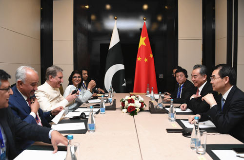چینی اور پاکستانی وزیر خارجہ کے درمیان ملاقات 