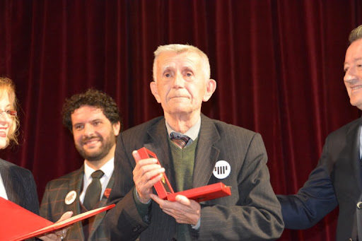 Fadil Kraja gjate nje ceremonie vleresimi ne Teatrin Migjeni - Foto Pamfleti.al