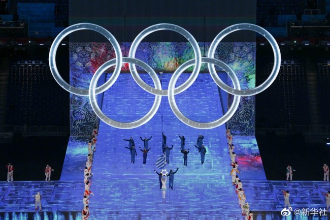 Delegacioni olimpik i Greqisë duke parakaluar në Stadiumin Kombëtar gjatë ceremonisë së hapjes së Lojërave Olimpike Dimërore në Pekin, kryeqyteti i Kinës, 4 shkurt 2022. (Xinhua/Yang Lei)