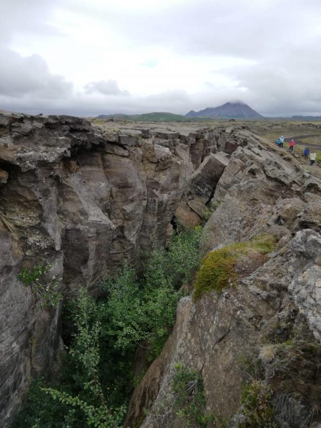 Grjótagjá, Islandë, frakturat e tokës (Foto Meteoweb.eu)