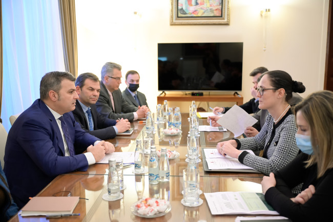 Guvernatori Sejko dhe Ministrja Ibrahimaj në takim (Foto Banka e Shqipërisë)