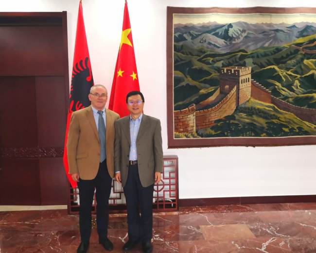 (Foto: Facebook ambasadori i Kinës në Shqipëri)