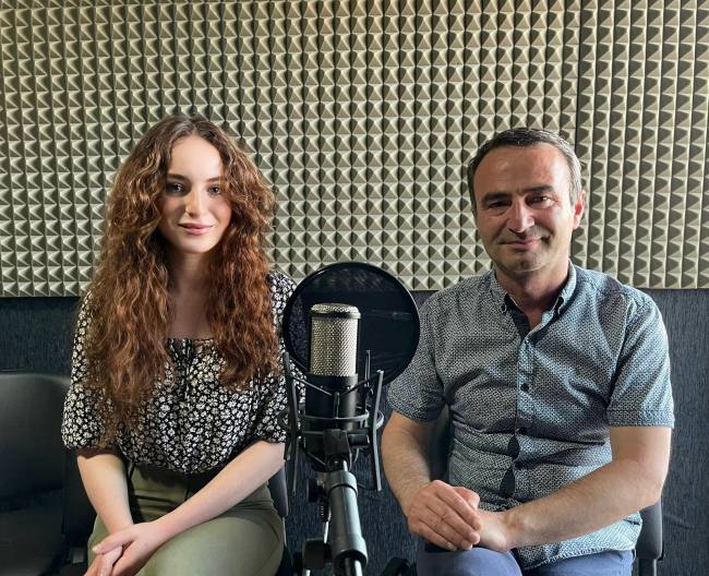 Najra Qato ne studion e Radio Ejani interviste per CMG