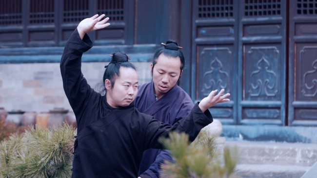 Liu Xiang (majtas) duke praktikuar teknikënquan. / Foto nga CGTN