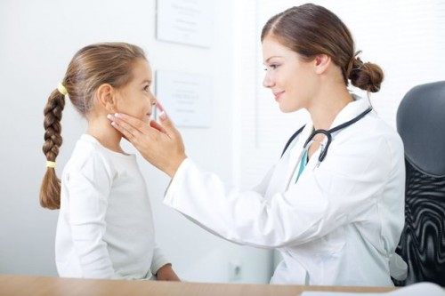 Mjeku dhe fëmija (Burimi gazetashëndeti.al)