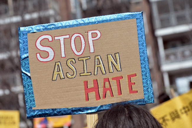 Një protestë kundër urrejtjes ndaj aziatiko-amerikanëve në mas 2021 në Nju-Jork/ VCG