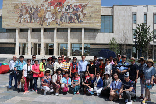 Turistë kinezë në Shqipëri (Gazeta Si)