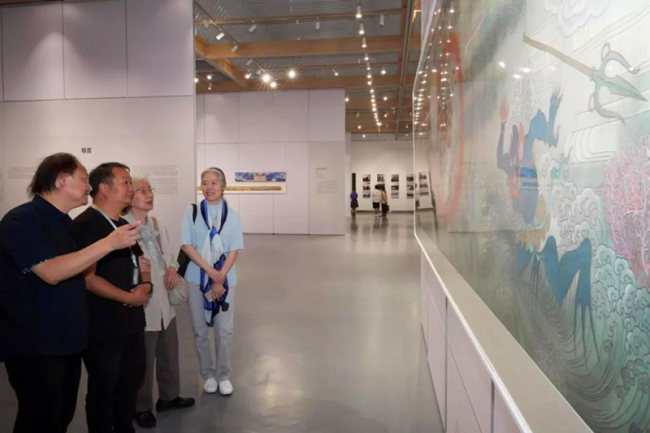 Μια έκθεση για τον εορτασμό της 40ης επετείου των έργων τέχνης στον Τερματικό 1 του Διεθνούς Αεροδρομίου του Πεκίνου πραγματοποιήθηκε το 2019. [Φωτογραφία αρχείου ευγενική προσφορά του AADTHU]