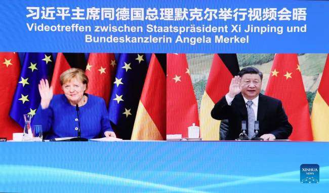 Ο Κινέζος Πρόεδρος Σι Τζινπίνγκ μίλησε με τη Γερμανίδα Καγκελάριο Άνγκελα Μέρκελ μέσω τηλεδιάσκεψης στο Πεκίνο, πρωτεύουσα της Κίνας, 13 Οκτωβρίου 2021. (φωτογραφία / Xinhua)