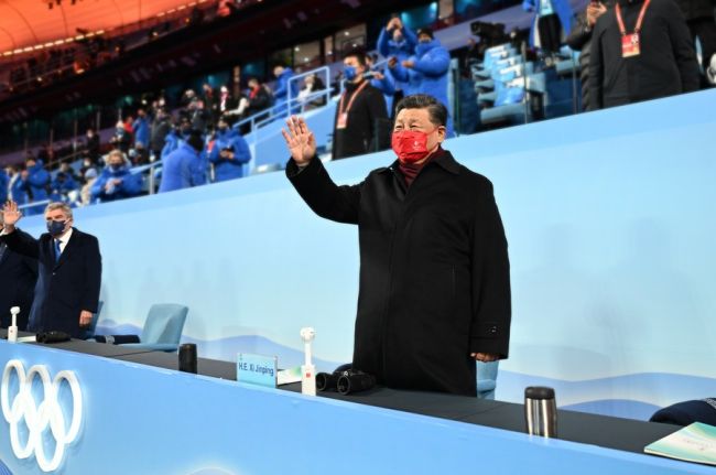 Ο Κινέζος πρόεδρος Σι Τζινπίνγκ και ο πρόεδρος της Διεθνούς Ολυμπιακής Επιτροπής Τόμας Μπαχ παρευρίσκονται στην τελετή λήξης των Χειμερινών Ολυμπιακών Αγώνων του Πεκίνου 2022 στο Εθνικό Στάδιο στο Πεκίνο, πρωτεύουσα της Κίνας, στις 20 Φεβρουαρίου 2022. (φωτογραφία/Xinhua)