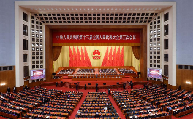 Η τελική συνεδρίαση της 5ης συνόδου του 13ου Εθνικού Λαϊκού Συνεδρίου (NPC) πραγματοποιείται στη Μεγάλη Αίθουσα του Λαού στο Πεκίνο, πρωτεύουσα της Κίνας, στις 11 Μαρτίου 2022. (φωτογραφία/Xinhua)