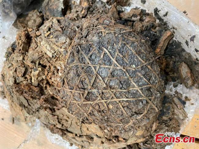 Η φωτογραφία αρχείου δείχνει ένα αντικείμενο ύφανσης μπαμπού που βρέθηκε στην τοποθεσία Μπα του Ντονγκσουνμπά στο Τσονγκτσίνγκ. (Η φωτογραφία παρέχεται στην υπηρεσία China News Service)