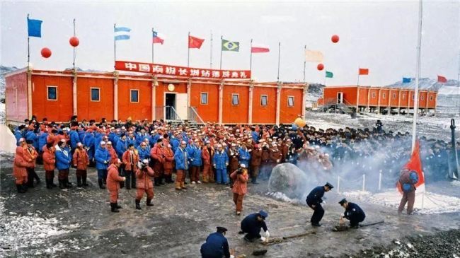 20 febbraio 1985: cerimonia di inaugurazione della stazione Grande Muraglia in Antartide 