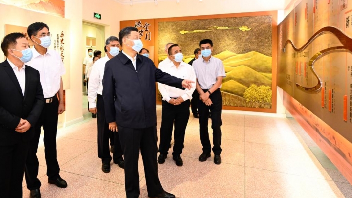 Xi Jinping inspeciona Urumqi em Xinjiang da China