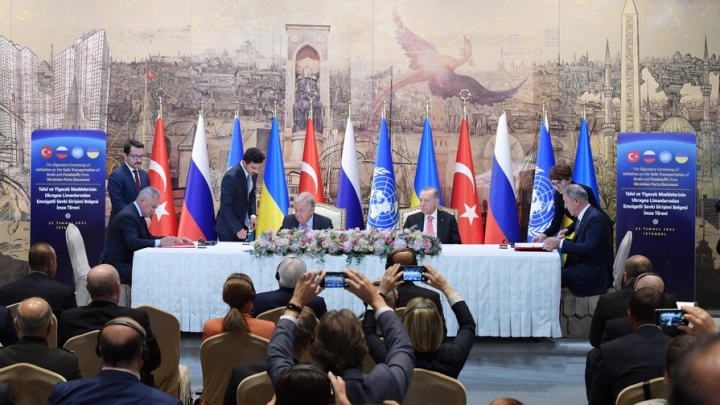 Acordo histórico retomará exportações de grãos da Ucrânia assinado em Istambul