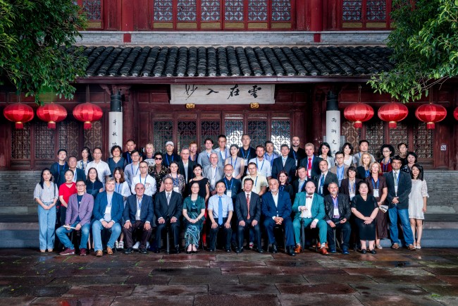 Scriitori străini la a doua ediţie a Forumului Literaturii China-ECE 