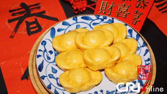 Mantou în formă de yuan bao (Yuan bao mantou)