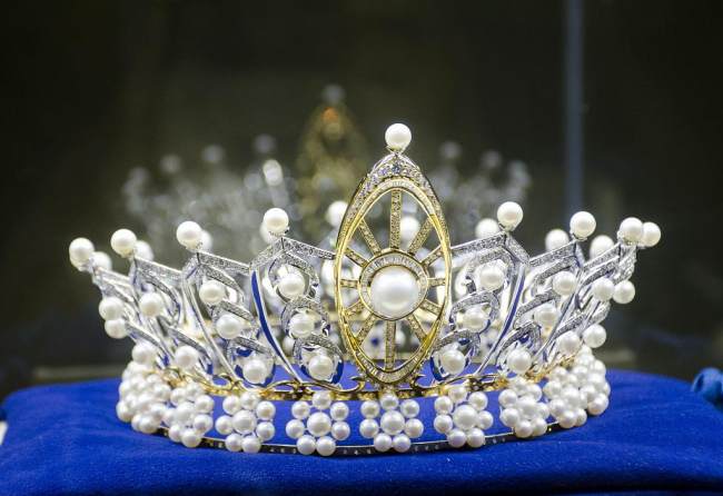 Coroană imperială din perle Nanzhu, expusă în Muzeul de Perlele Nanzhu din Beihai